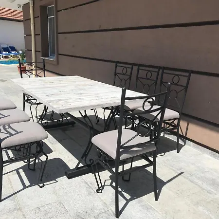 Raya Apartment