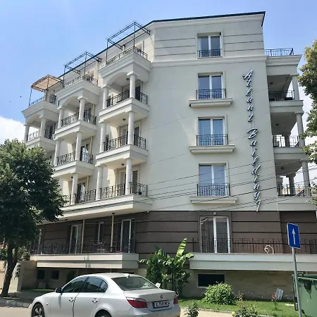 Raya Apartment *