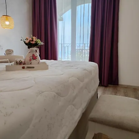 Raya Apartment *