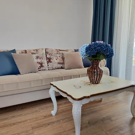 Raya Apartment *